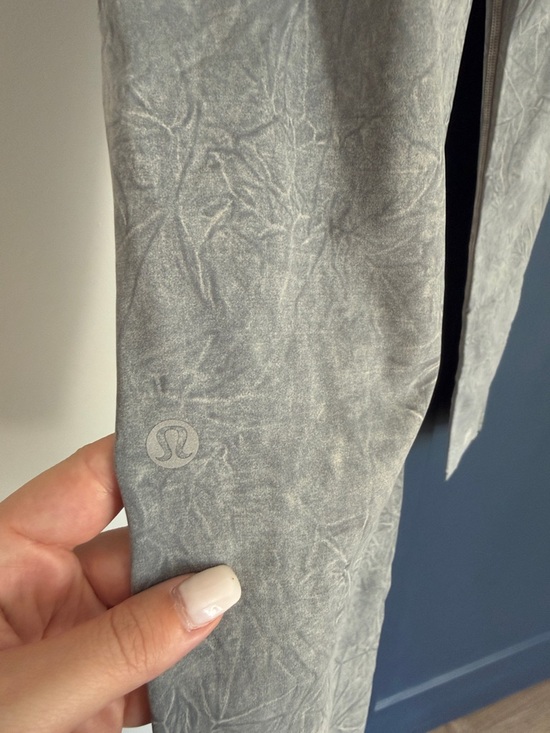lululemon athletica Light Gray Washed High-Rise Pocket Leggings - Picture 3 of 4